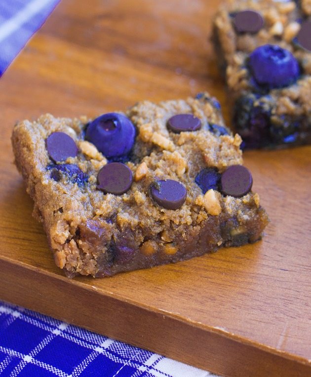 Crazy addictive chocolate chip cookie bars... like the lovechild of a chocolate chip cookie and a blueberry pie! Recipe link: https://chocolatecoveredkatie.com/2015/08/13/chocolate-chip-blueberry-bars-flourless/ 