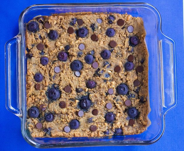 Gooey Chocolate Chip Blueberry Bars - Crazy addictive recipe... like the lovechild of a chocolate chip cookie and a blueberry pie! Recipe link: https://chocolatecoveredkatie.com/2015/08/13/chocolate-chip-blueberry-bars-flourless/ 