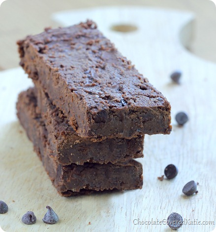 Homemade Protein Bars - EASY to make chocolate #protein bars w/out the unhealthy processed ingredients: https://chocolatecoveredkatie.com/2013/10/08/fudge-brownie-chocolate-protein-bars/ @choccoveredkt