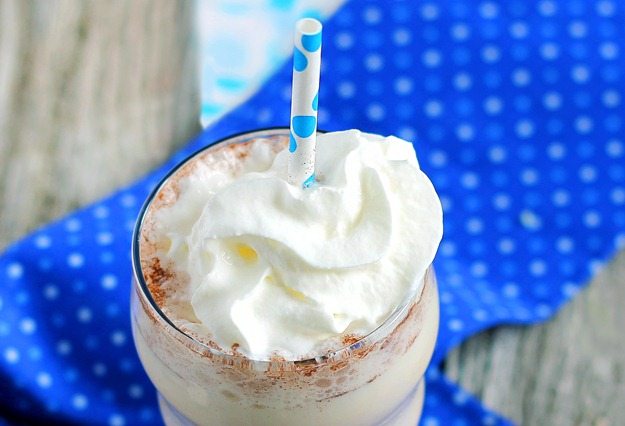 https://chocolatecoveredkatie.com/wp-content/uploads/Coconut-Chai-Milkshakes_B596/coconut-shake_thumb_5.jpg