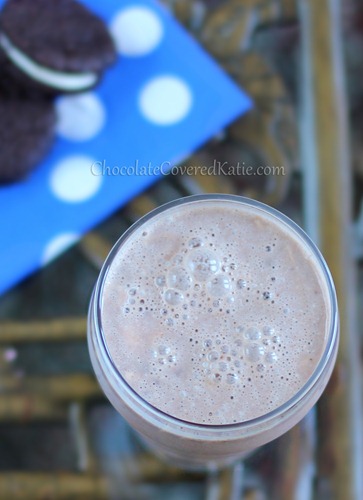 A healthy breakfast or post-workout snack from @choccoveredkt that takes just seconds to prepare. Recipe here: https://chocolatecoveredkatie.com/2013/07/09/oreo-milkshake/