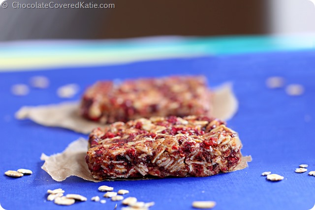 Clif Bars Recipe: https://chocolatecoveredkatie.com/2014/08/28/homemade-clif-bars/