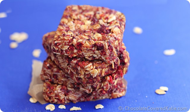 Homemade Clif Bars https://chocolatecoveredkatie.com/2014/08/28/homemade-clif-bars/