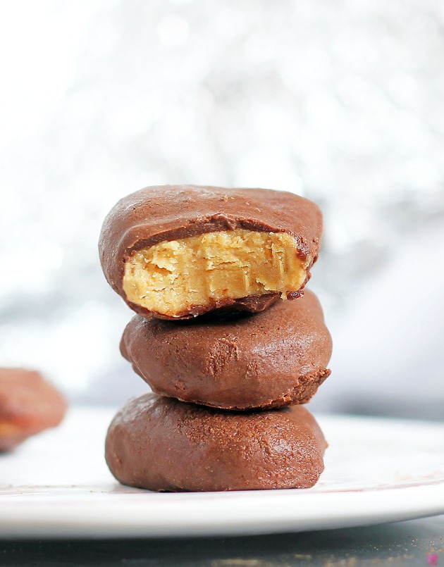 Just mix the ingredients, form patties, and dip in chocolate. 5 minutes and you're done!... from @choccoveredkt... Full recipe; https://chocolatecoveredkatie.com/2012/03/29/copycat-recipe-reeses-peanut-butter-eggs/