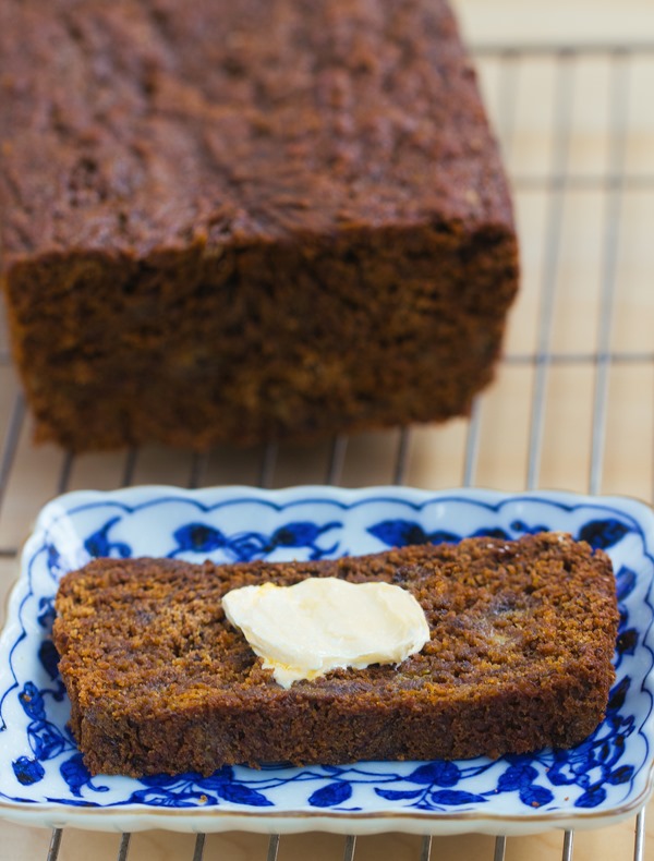 Gingerbread Banana Bread - a healthy and delicious breakfast recipe for the holidays: 1 1/2 cup mashed banana, 2 tsp cinnamon, 1/2 tsp cloves, 1/4 cup... https://chocolatecoveredkatie.com/2015/12/07/gingerbread-banana-bread/ @choccoveredkt
