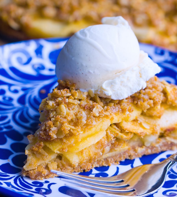 Flaky homemade pie crust, sweet cinnamon apples, and buttery oatmeal crumble – This homestyle Dutch apple pie is good beyond words! https://chocolatecoveredkatie.com/ @choccoveredkt