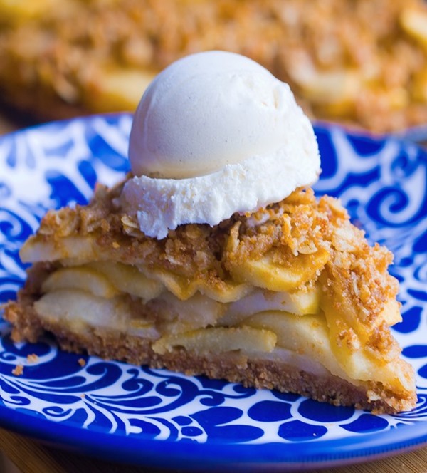 Healthy Apple Pie - with healthy homemade pie crust & buttery crumble. SO GOOD https://chocolatecoveredkatie.com/2015/11/30/healthy-apple-pie-recipe-vegan/ @choccoveredkt