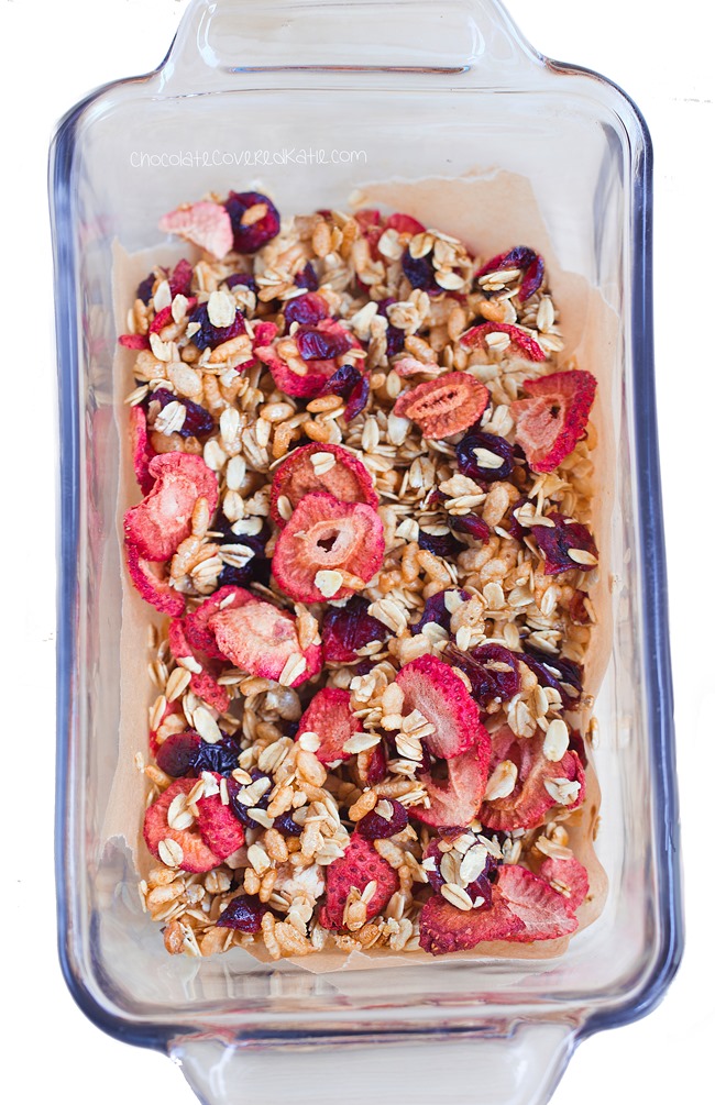 Ingredients: 1 cup oats, 1/2 cup dried fruit, 1/4 tsp baking soda, 1/3 cup... https://chocolatecoveredkatie.com/2015/04/09/low-fat-granola-recipe/ @choccoveredkt