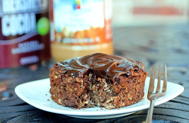 Chocolate Peanut Butter Cup Baked Oatmeal - For those times when you want to be healthy... but you also want to eat dessert for breakfast! Recipe link: https://chocolatecoveredkatie.com/2012/07/26/reeses-peanut-butter-cup-baked-oatmeal/