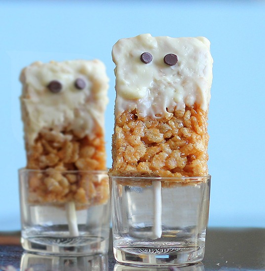 Spooky Peanut Butter Rice Krispy Treats -   NO corn syrup or sugar-filled marshmallows... healthier take on the classic childhood snack... @choccoveredkt... It is a not-so-scary Halloween treat you can feel GOOD about making for your whole family! https://chocolatecoveredkatie.com/2012/10/21/spooky-peanut-butter-rice-krispy-treats/