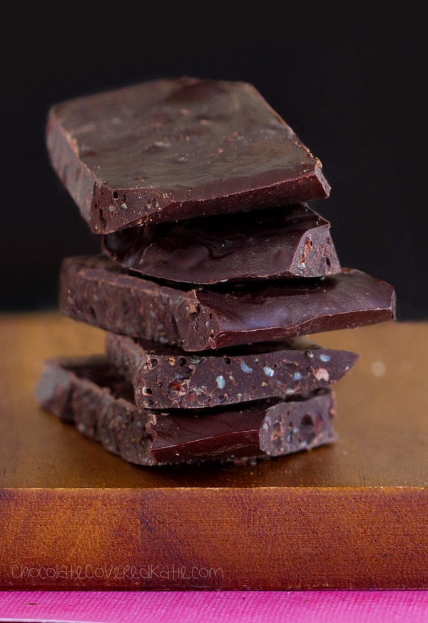 Low in calories & high in antioxidants, these ridiculously addictive superfood chocolate bars are a chocoholic's dream come true! https://chocolatecoveredkatie.com/2015/05/11/superfood-chocolate-bars/