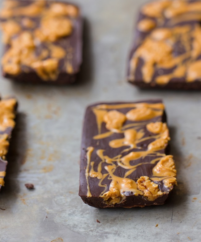 Secretly healthy chocolate peanut butter bars that taste like Hershey’s candy bars… @choccoveredkt… 5 ingredients: https://chocolatecoveredkatie.com/2015/10/26/chocolate-peanut-butter-candy-bars/