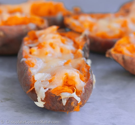 Irresistibly crispy and cheesy, the perfect healthy appetizer for parties, they are completely addictive! Very easy to make, in just a few steps: https://chocolatecoveredkatie.com/2015/01/22/loaded-baked-sweet-potato-skins/ 