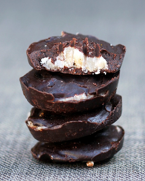 DIY Healthy Peppermint Patties - No Bake and #healthy chocolate candies that taste exactly like York peppermint patties: https://chocolatecoveredkatie.com/2012/04/30/cosmic-chocolate-peppermint-patties/ @choccoveredkt