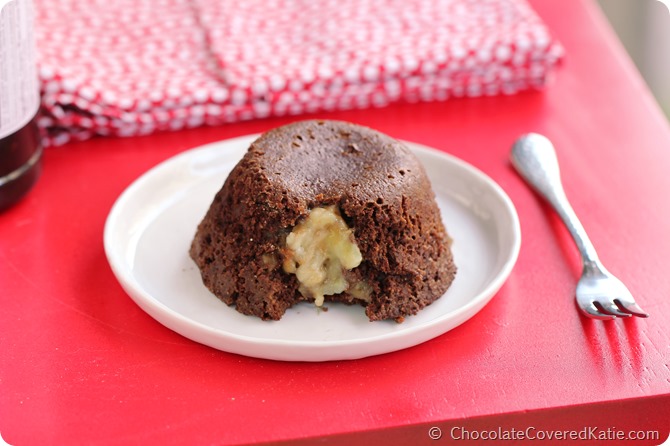 Premium Photo | Chocolate lava cake with vanilla icecream, strawberry and  banana topping