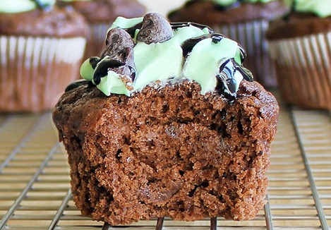 mint-chocolate-chip-cupcakes