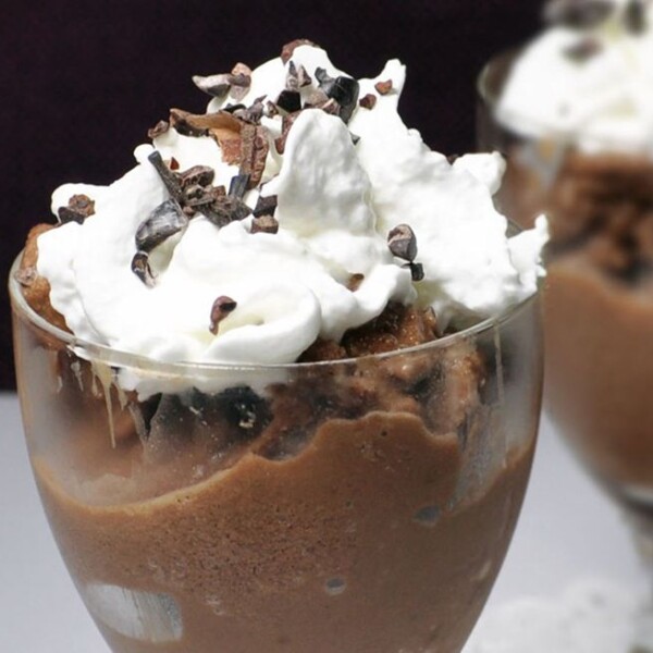 NO BAKE RECIPES - 50 easy chocolate "no bake" treats, including no bake cookies ▪ no bake bars ▪ no bake desserts...from @choccoveredkt - https://chocolatecoveredkatie.com/