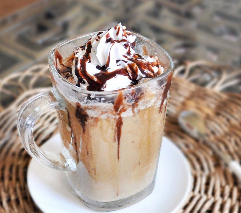 Make your own Starbucks Frappuccinos at home, with this easy step-by-step recipe! Healthier, cheaper, much less sugar, and you don't even need to leave your pajamas!!! 