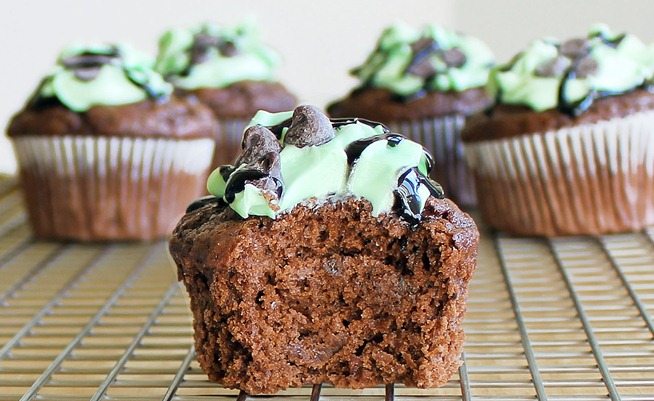 mint chocolate chip cupcakes