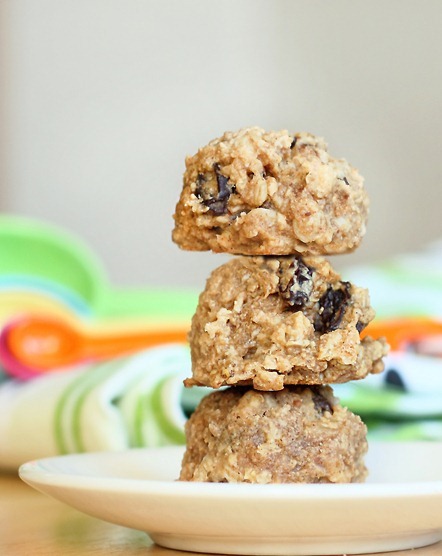 Oatmeal Raisin #Breakfast Cookies... with NO added sugar! - Sweetened naturally with fruit https://chocolatecoveredkatie.com/2012/01/11/oatmeal-raisin-breakfast-cookies/ @choccoveredkt
